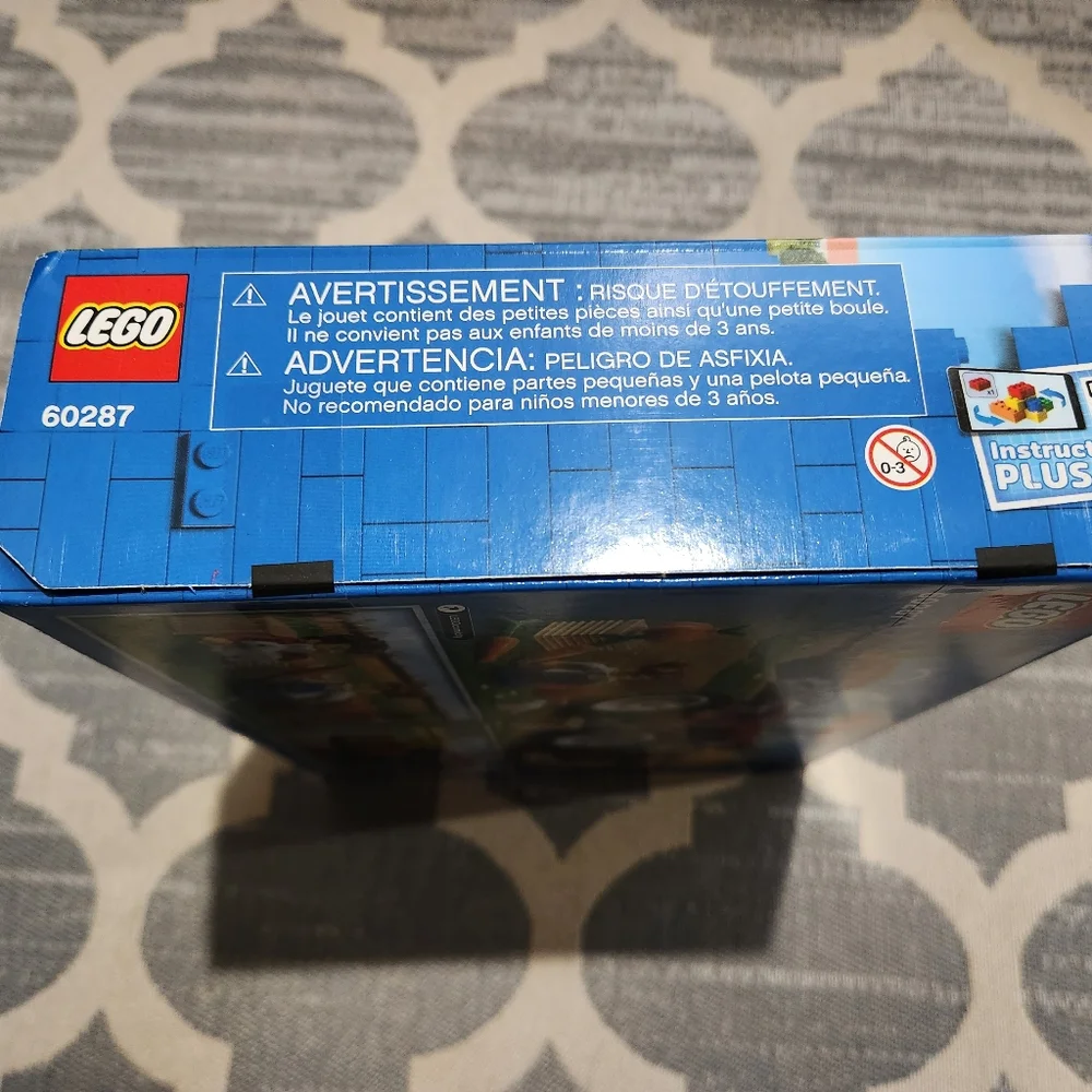 NEW LEGO City Tractor 60287 144 pcs 5+